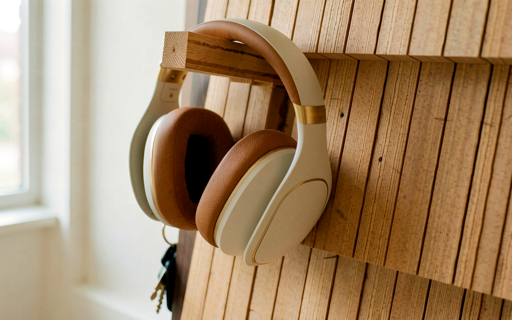 Headphone rest hooked on upper slatted position